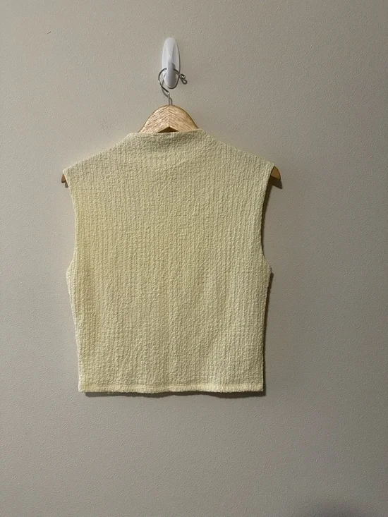 Abercrombie and Fitch Paloma Bubble Knit Top butter Yellow size medium - Picture 3 of 6